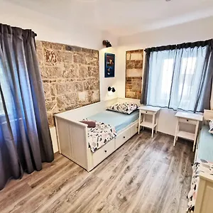 Villa Crobeauty, Split