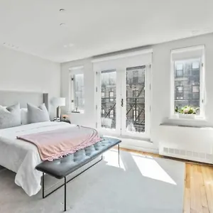  Apartment Luxe Studio With Charming Juliet Balcony United States